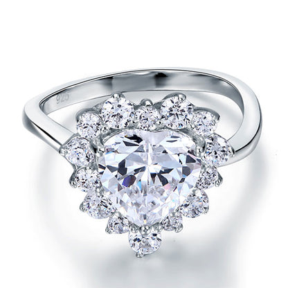 Anillo de halo de diamantes simulados de talla corazón de 2,5 quilates en plata de ley
