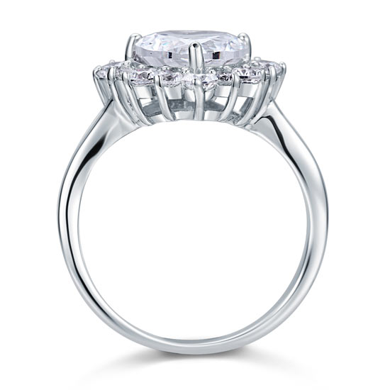 Anillo de halo de diamantes simulados de talla corazón de 2,5 quilates en plata de ley