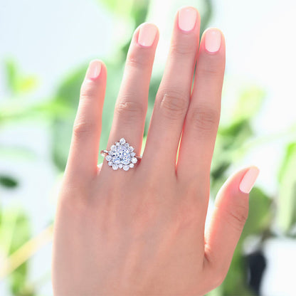 Anillo de halo de diamantes simulados de talla corazón de 2,5 quilates en plata de ley