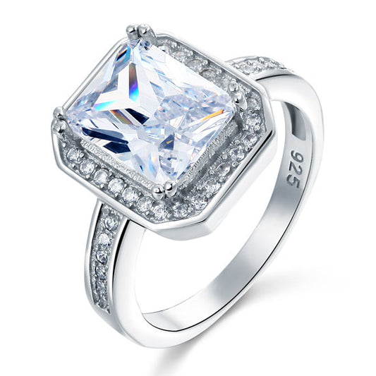 Anillo rectangular de 4 quilates con halo de diamantes simulados de talla princesa en plata de ley