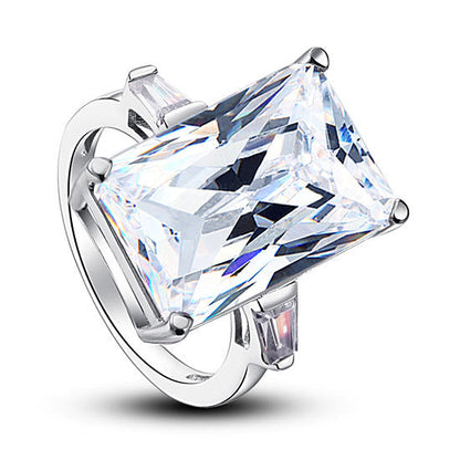 Anillo rectangular de diamantes simulados de talla princesa de 8,5 quilates en plata de ley.