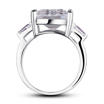 Anillo rectangular de diamantes simulados de talla princesa de 8,5 quilates en plata de ley.
