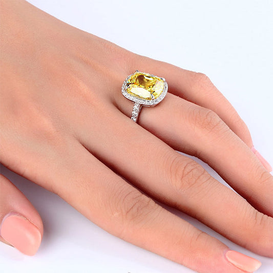 Bague halo en argent sterling avec diamants synthétiques jaunes taille coussin de 6 carats