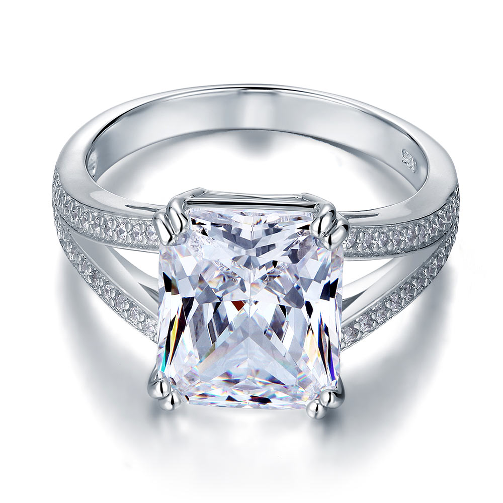 Anillo de 6 quilates con diamante simulado de corte radiante y cuerpo dividido en plata de ley