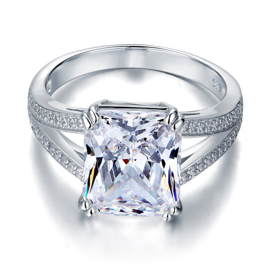 Bague à tige fendue en argent sterling avec diamants synthétiques taille radiant de 6 carats