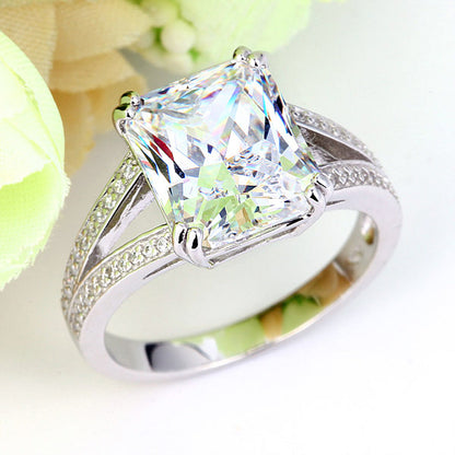 Anillo de 6 quilates con diamante simulado de corte radiante y cuerpo dividido en plata de ley