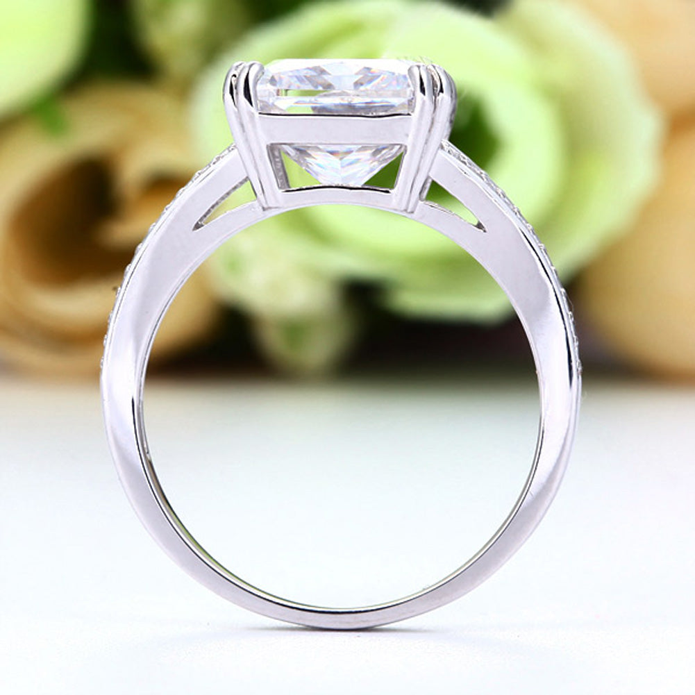 Anillo de 6 quilates con diamante simulado de corte radiante y cuerpo dividido en plata de ley