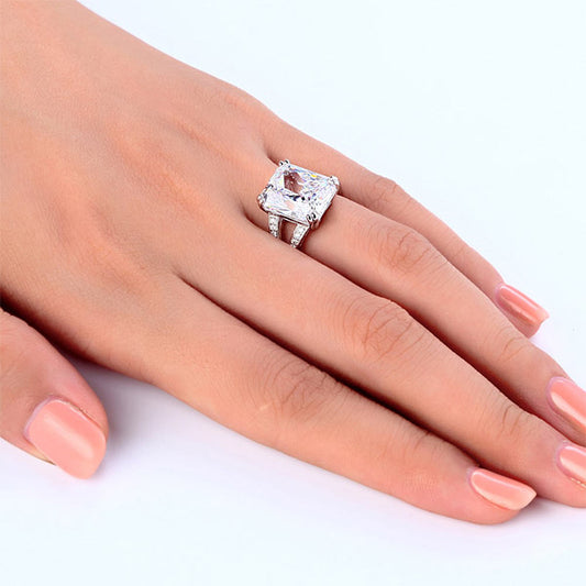 Bague à tige fendue en argent sterling avec diamants synthétiques taille radiant de 6 carats