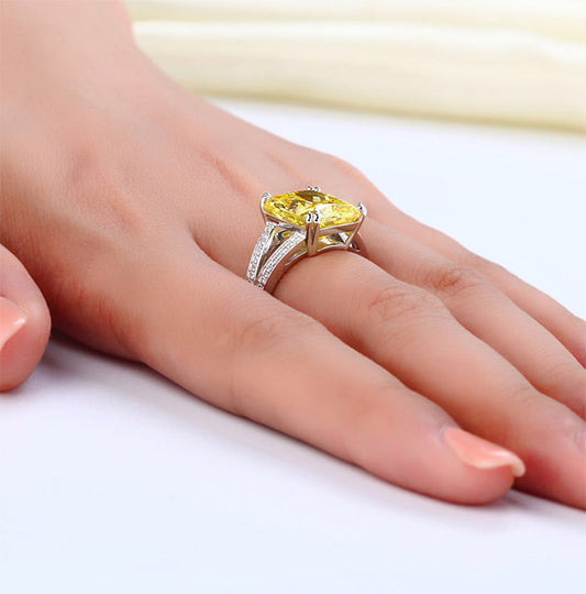 Bague en argent sterling avec diamants synthétiques jaunes taille radiant de 6 carats