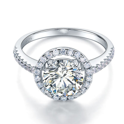 Anillo de halo de diamantes simulados redondos de 2 quilates en plata de ley