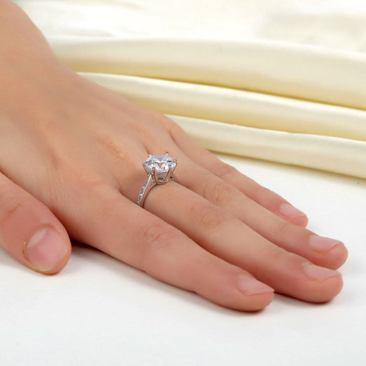 Anillo de diamantes redondos simulados de 3 quilates en plata de ley