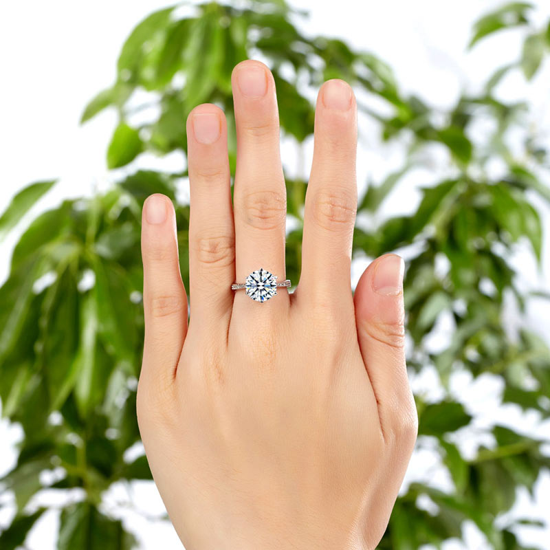 Anillo de diamantes redondos simulados de 3 quilates en plata de ley