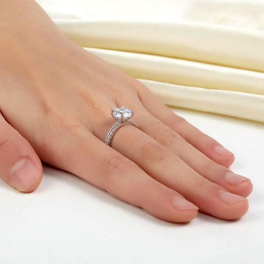 Bague en argent sterling avec diamants synthétiques ronds de 2 carats
