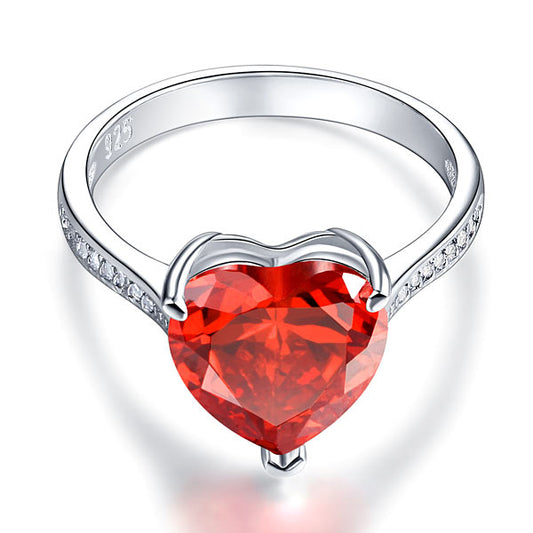 Anillo de plata de ley con diamante simulado rojo rubí de talla corazón de 3,5 quilates.