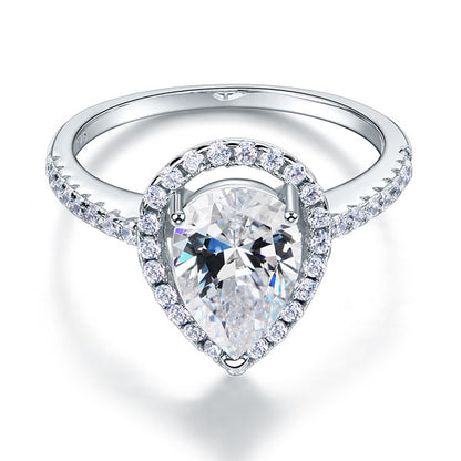 Anillo de plata de ley con halo de diamantes simulados de talla pera de 2 quilates