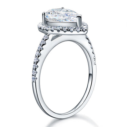 Anillo de plata de ley con halo de diamantes simulados de talla pera de 2 quilates