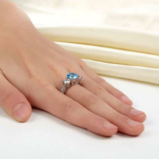 Anillo de diamantes simulados azul aguamarina de tres piedras de talla brillante redonda de 2 quilates