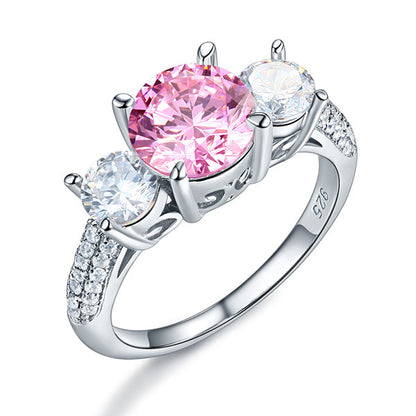 Bague à trois diamants synthétiques roses taille brillant rond de 2 carats