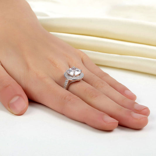 Anillo de halo de diamantes simulados redondos de 3,5 quilates en plata de ley