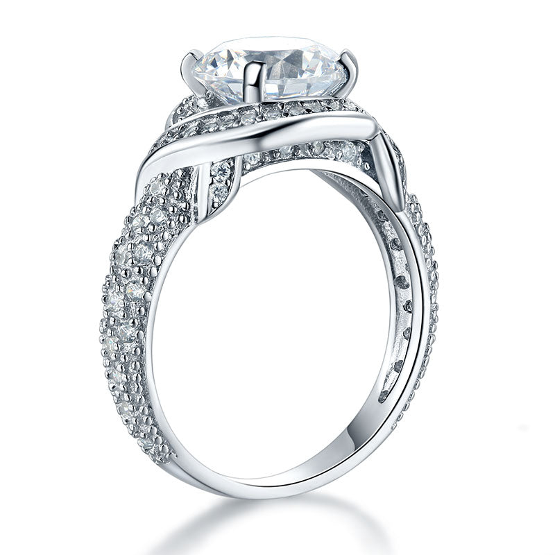 Anillo de estilo vintage con halo redondo y giro de 2 quilates en plata de ley