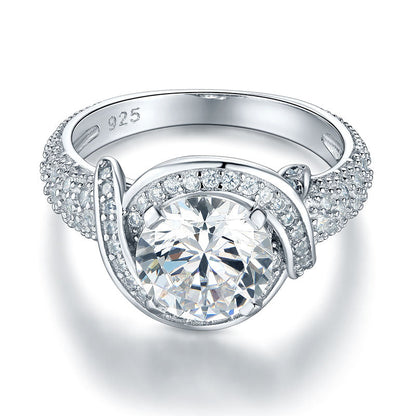 Anillo de estilo vintage con halo redondo y giro de 2 quilates en plata de ley