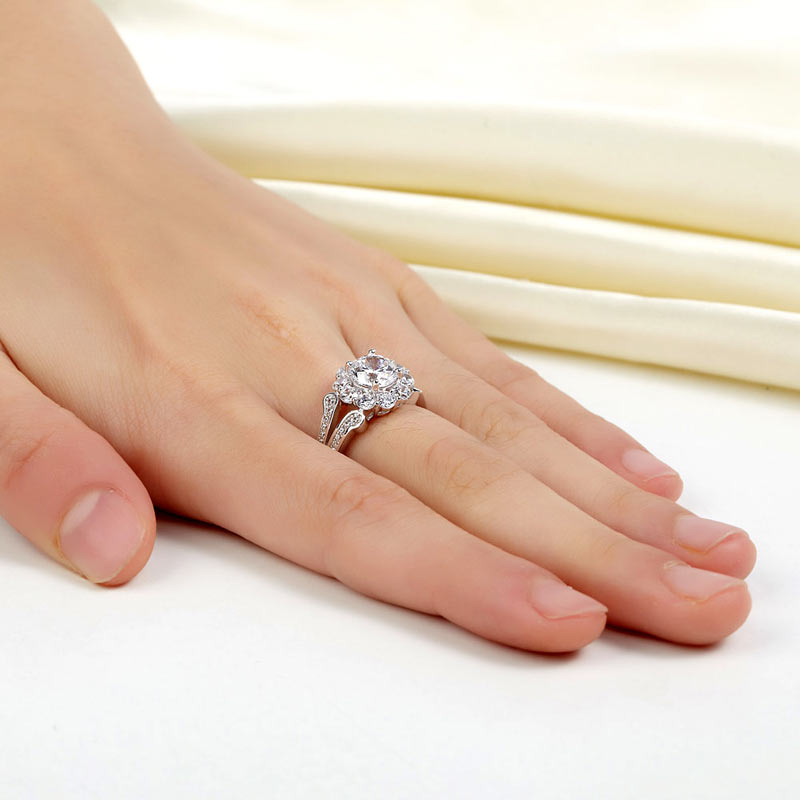 1.25 CT. Round Brilliant Cut Simulated Diamond Flower Halo Ring in Sterling Silver
