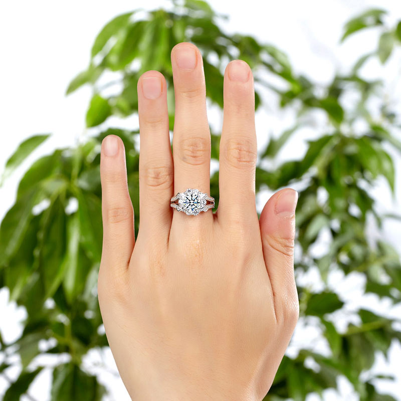 1.25 CT. Round Brilliant Cut Simulated Diamond Flower Halo Ring in Sterling Silver