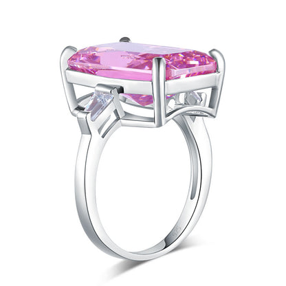 Anillo rectangular de plata de ley con diamante rosa simulado de talla princesa de 8,5 quilates.