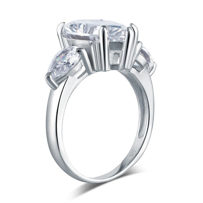 Anillo de diamantes simulados de tres piedras talla pera de 4 quilates en plata de ley