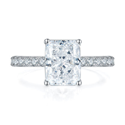 Anillo de compromiso de 3 quilates con diamantes simulados de talla princesa rectangular en plata de ley.