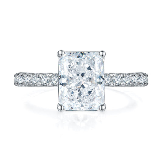 Anillo de compromiso de 3 quilates con diamantes simulados de talla princesa rectangular en plata de ley.