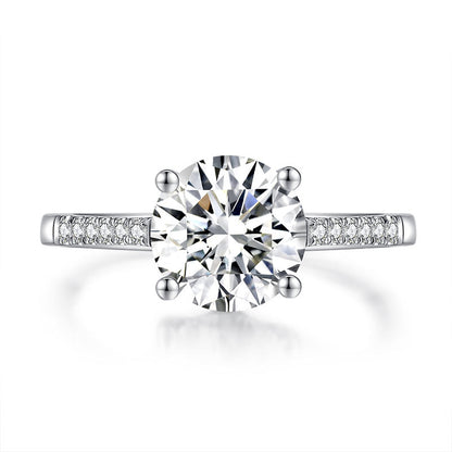 Anillo de compromiso de moissanita redonda de 2 quilates en plata de ley.