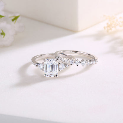 Conjunto nupcial de moissanita de 2 quilates con diamantes de talla esmeralda en plata de ley