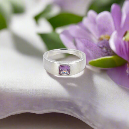 Anillo de plata de ley con piedras preciosas