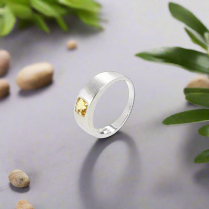 Anillo de plata de ley con piedras preciosas