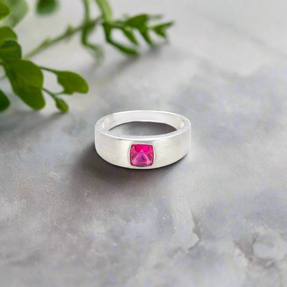Anillo de plata de ley con piedras preciosas