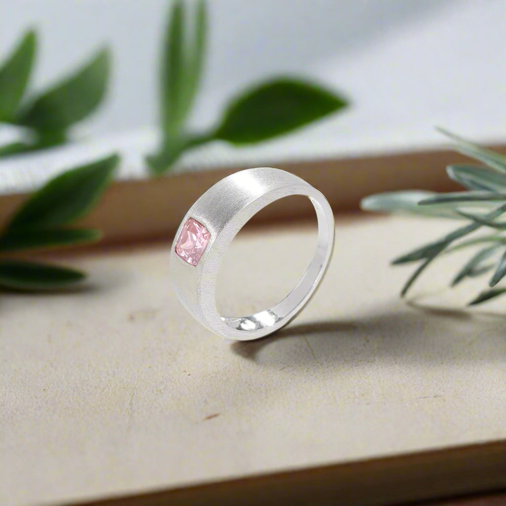 Anillo de plata de ley con piedras preciosas