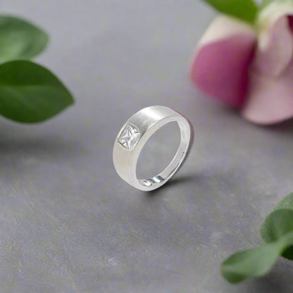 Anillo de plata de ley con piedras preciosas