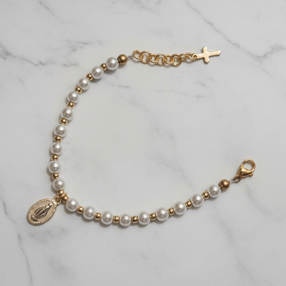 Girls’ 5mm Pearl Bracelet with Gold Miraculous Medal