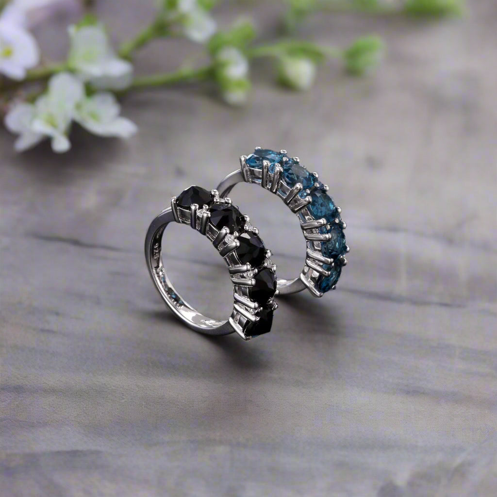 Anillo de media eternidad con cinco piedras preciosas GRACE en plata de ley