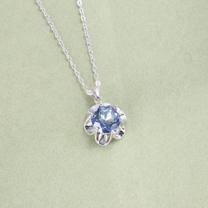 Collier pendentif fleur en quartz mystique bleu iolite GRACE en argent sterling
