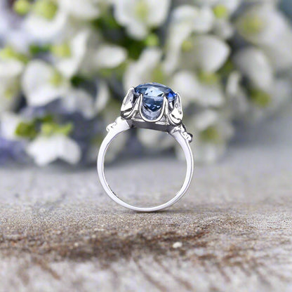 Anillo de flor con piedras preciosas GRACE en plata de ley