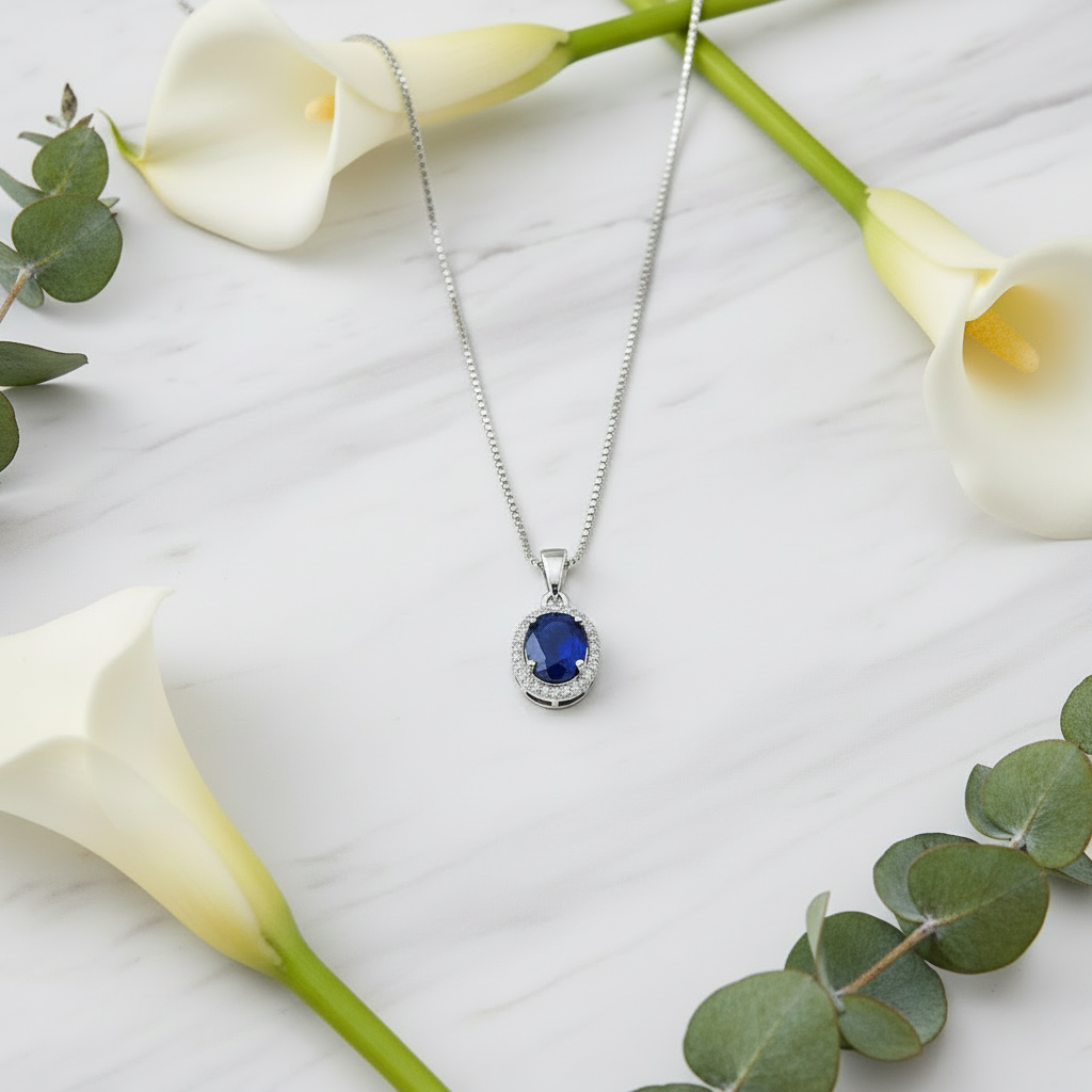 Collier avec pendentif halo de saphir bleu ovale GRACE en argent sterling plaqué or