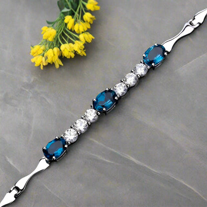 Pulsera GRACE de topacio azul Londres ovalado con circonita cúbica en plata de ley