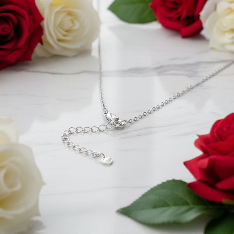 Collier GRACE en argent sterling plaqué or avec grenat rouge et cœur