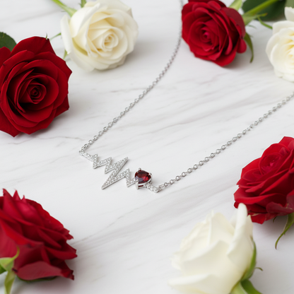 Collier GRACE en argent sterling plaqué or avec grenat rouge et cœur