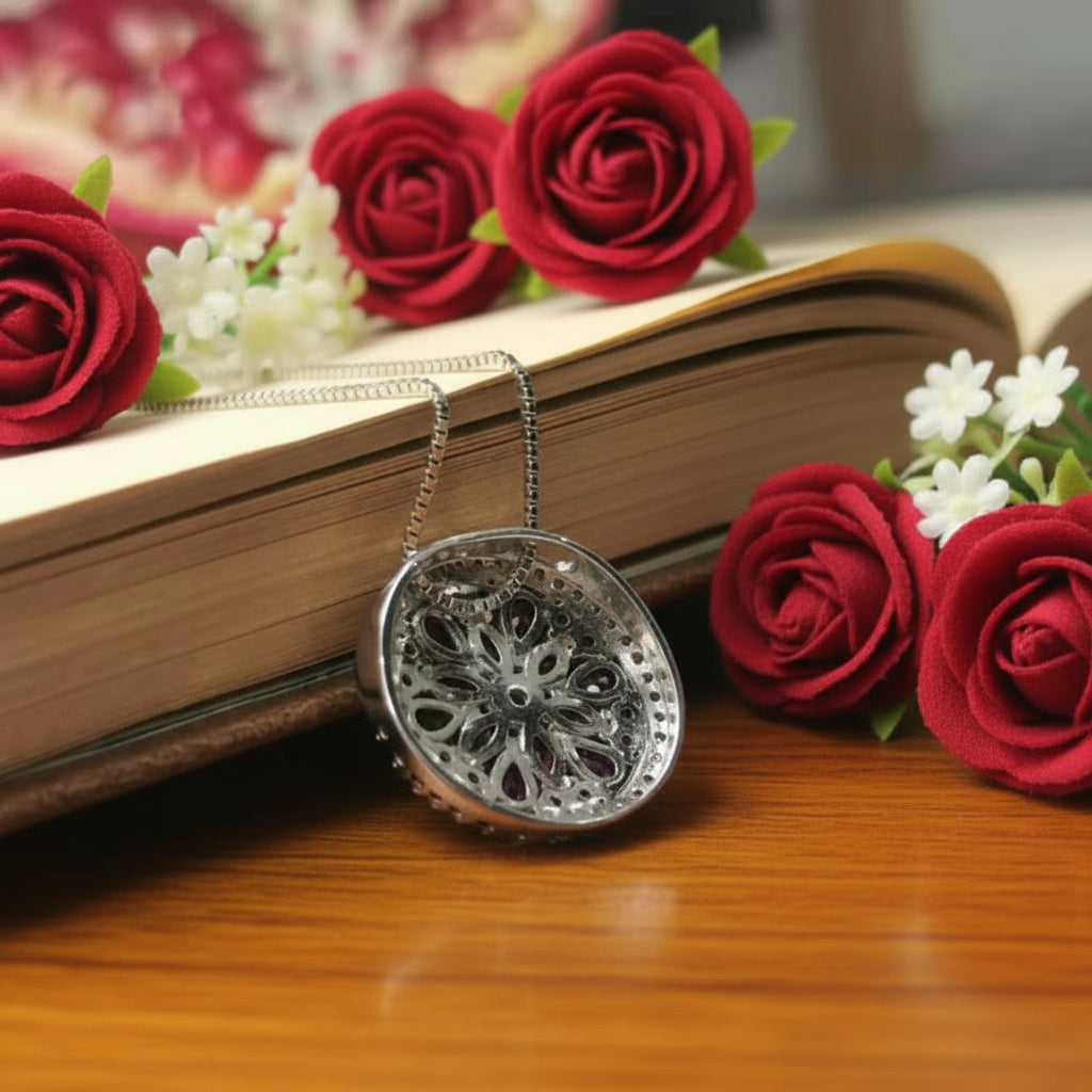 Collar con colgante de racimo redondo de granate rojo GRACE en plata de ley