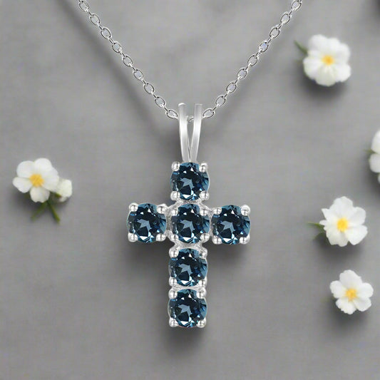 Collar con colgante de cruz de topacio azul Londres redondo GRACE en plata de ley