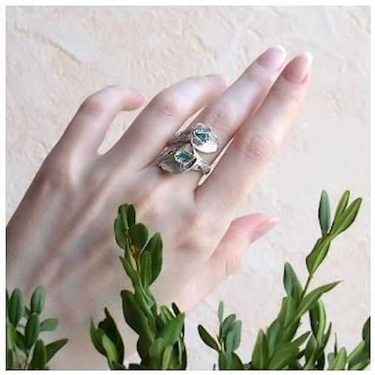 Bague ajustable GRACE en argent sterling et topaze bleue suisse