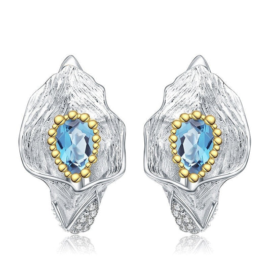 Boucles d'oreilles GRACE en argent sterling, faites à la main, avec topaze bleue suisse et lys calla